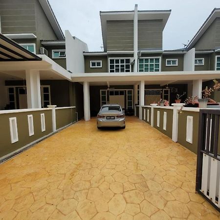 Teduhan Abqory Kuala Terengganu Exteriör bild